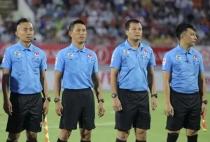 Tìm Hiểu Vai Trò Quan Trọng Của Trợ Lý Trọng Tài Bóng Đá