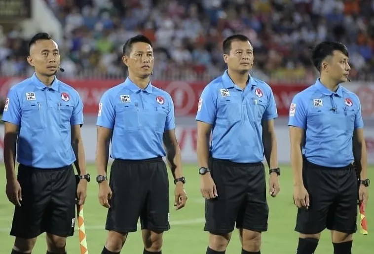 Tìm Hiểu Vai Trò Quan Trọng Của Trợ Lý Trọng Tài Bóng Đá